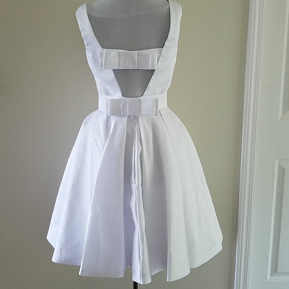 White dress (wedding, white party, prom)
